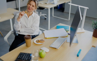 Παγίδα σνακ στο γραφείο. Οι 7 καλύτερες συμβουλές για να νικήσεις τις λιγούρες και τη ζάχαρη στο γραφείο