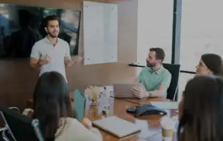 Εικόνα επαγγελματικής παρουσίασης που συμβολίζει τη φυσική ενέργεια, τη συγκέντρωση, τη μνήμη και την απόδοση μέσα από τη σωστή διατροφή.