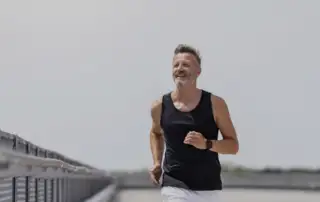 Βιολογία Μακροζωίας 2026: Πόσο γρήγορα γερνάτε; Μάθετε τη Βιολογική σας Ηλικία και πώς να την "παγώσετε" το 2026